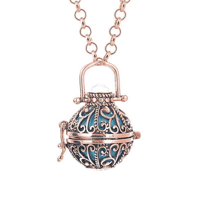 Long pendentif populaire rétro Diffusion de parfum, chaîne de pull creuse à la mode, nouveau cadeau féminin, collier d'aromathérapie transfrontalier