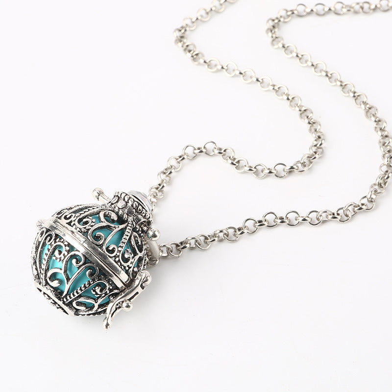 Long pendentif populaire rétro Diffusion de parfum, chaîne de pull creuse à la mode, nouveau cadeau féminin, collier d'aromathérapie transfrontalier