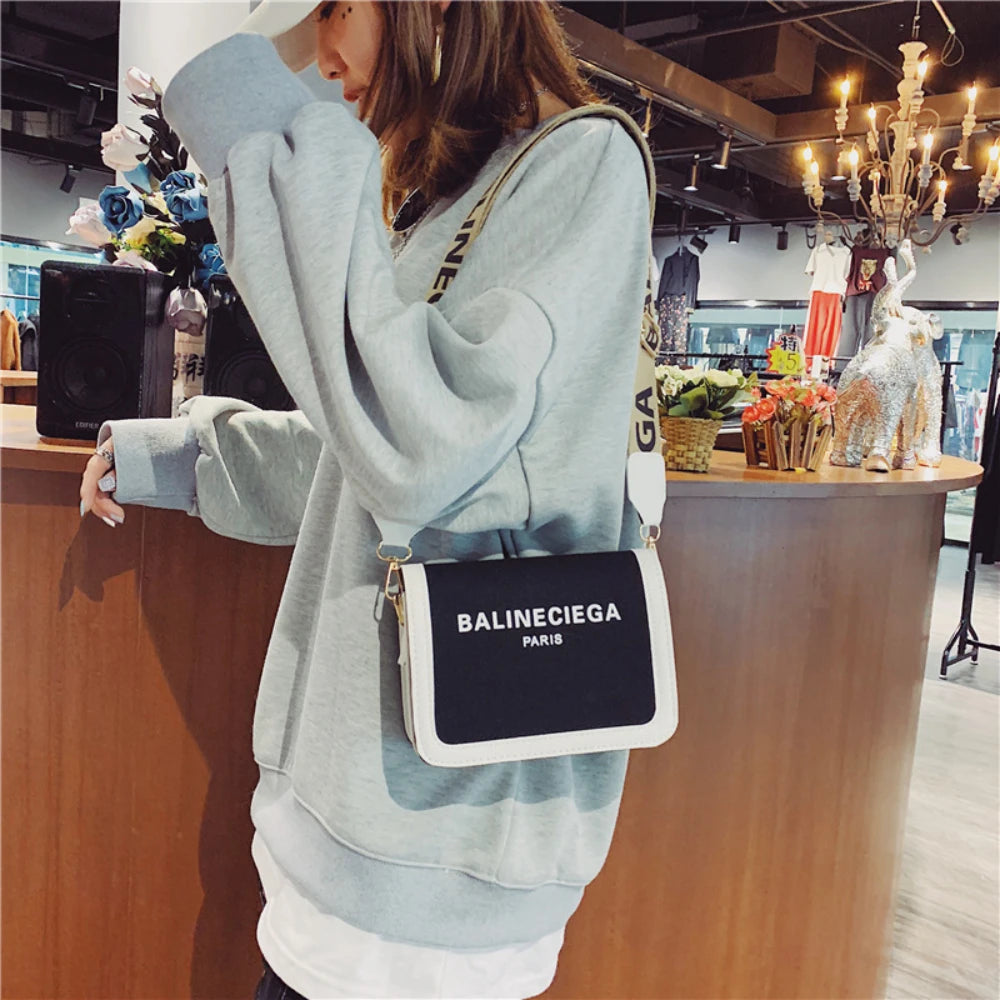 Women Fashion Wide Shoulder Strap Shoulder Bag Female Handbag Portable Casual Canvas Small Square Bag Versatile Crossbody Bag